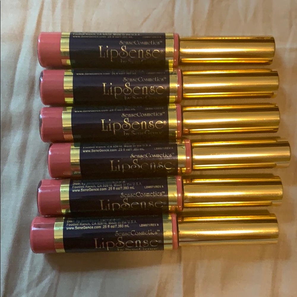 Dark pink lipsense